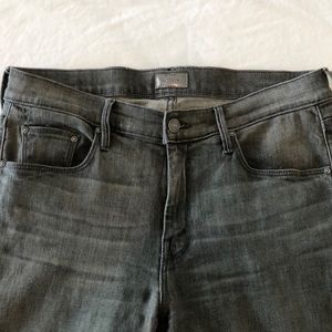 Medium grey Mother denim looker ankle fray.